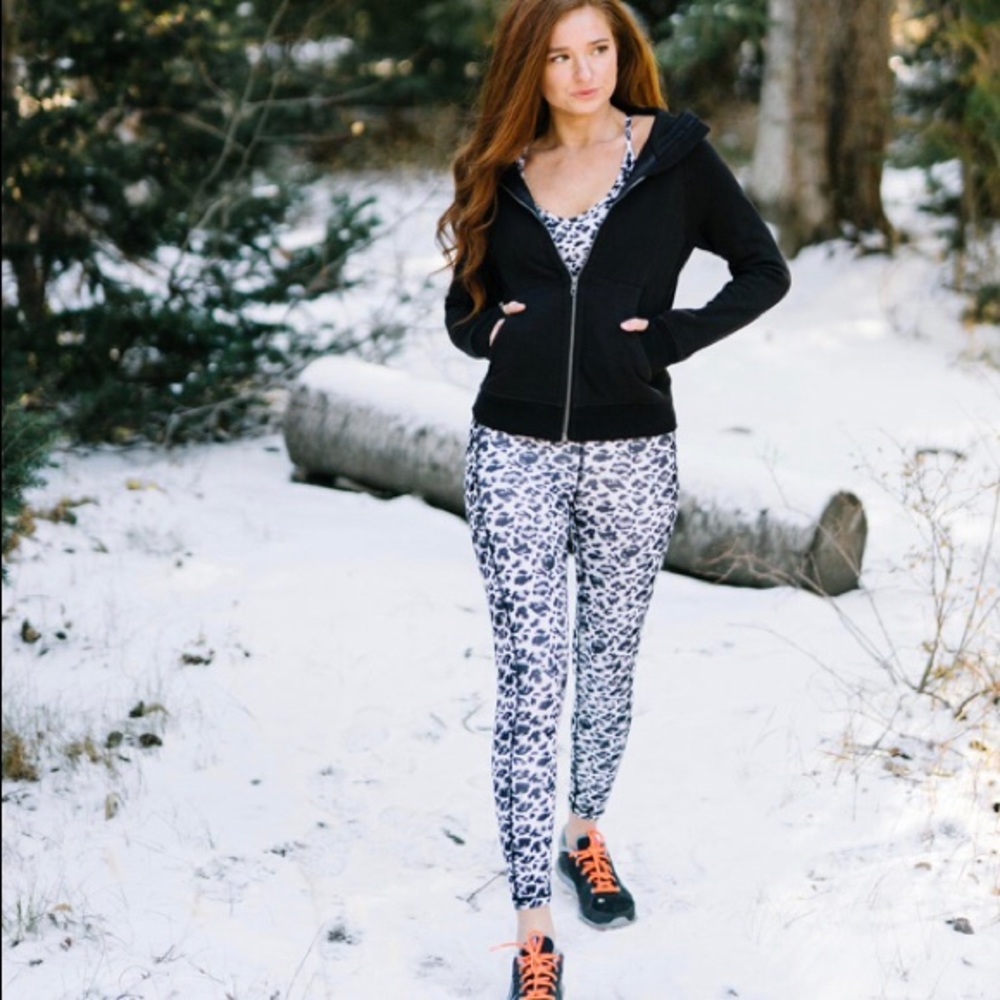 Zyia snow leopard brilliant leggings